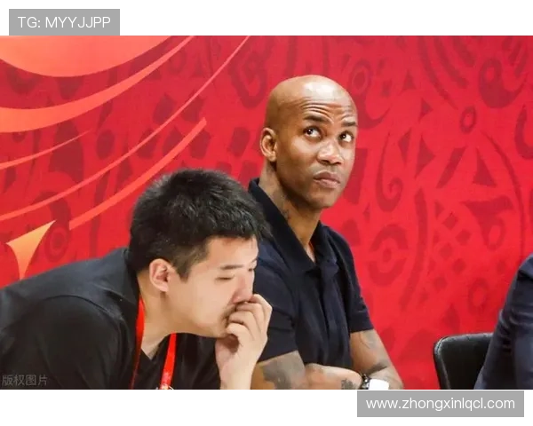 马布里与姚明的巅峰对决:篮球传奇的荣耀与激情碰撞