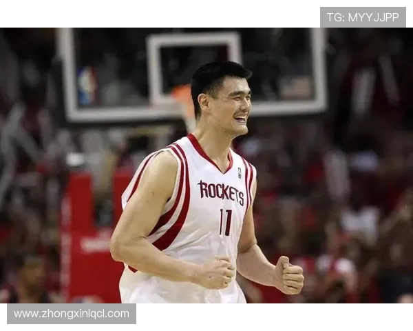 巨人与姚明的篮球传奇：跨越时代的巨星对决与友谊