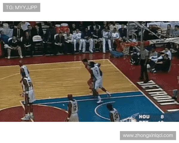 老虎盖帽姚明的传奇瞬间揭示篮球场上的力量与技巧之美