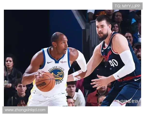 比尔首秀手感火热上半场六投全中砍下十二分助球队稳占优势