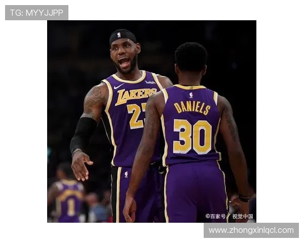 阿贾威尔逊领衔王牌球员现场助阵赌城湖人大战独行侠引爆全场